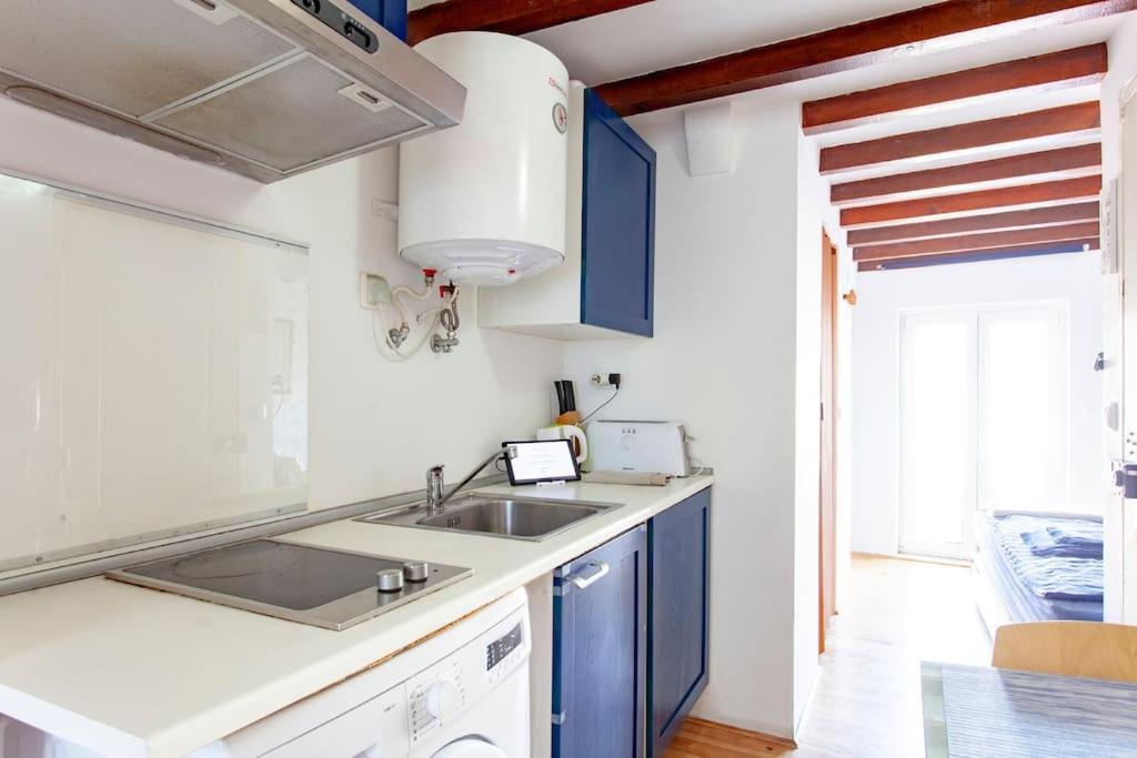 Mouraria 2 - View From French Balcony & Smart Check-in Appartement *